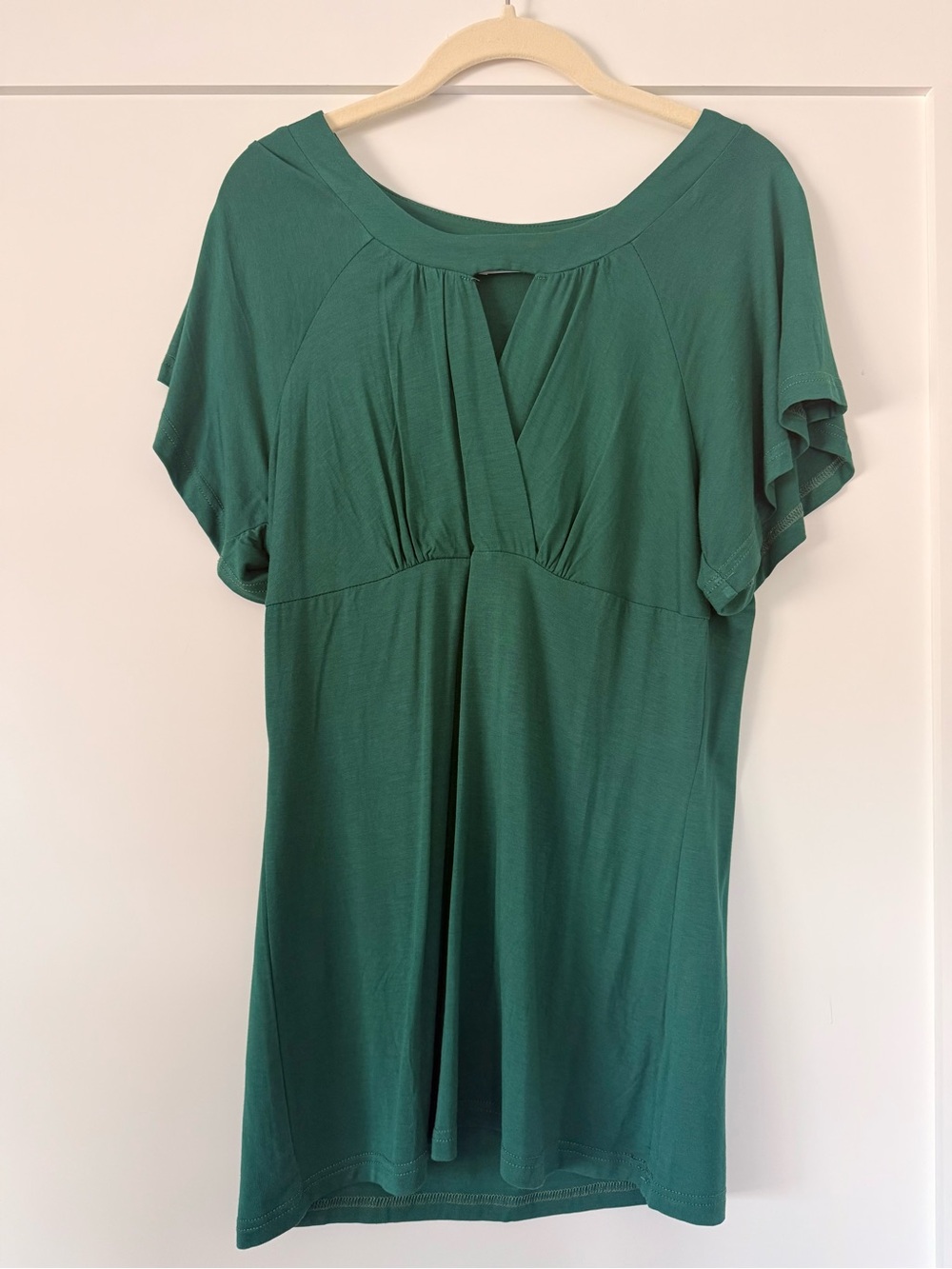 Women’s Green Short Sleeve V-Neck Tunic Top